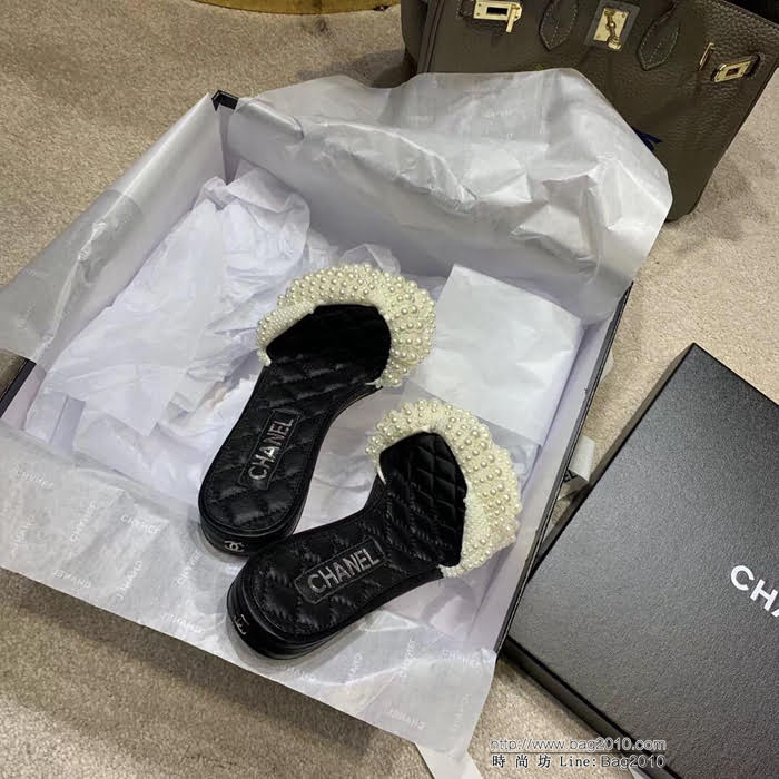 CHANEL香奈兒 2019度假系列 穆勒拖鞋 羊皮電繡菱格配色 珍珠手工鑲嵌編織 義大利A級真皮大底 時尚款女拖鞋  dsX1977